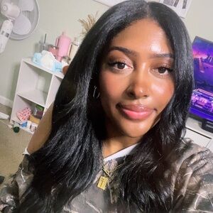 Meet your Posher, Xiomara